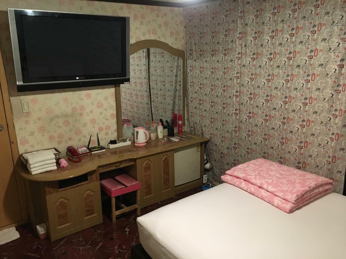 Coin Motel Busan Extérieur photo